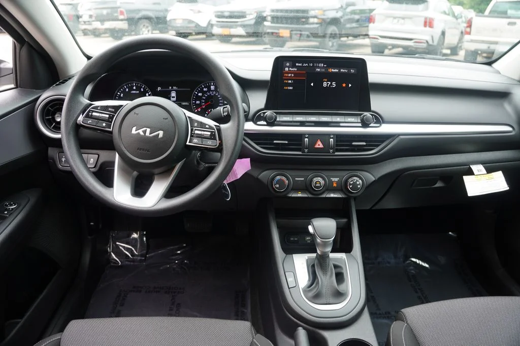 Used 2023 Snow White Pearl Kia LXS image 18