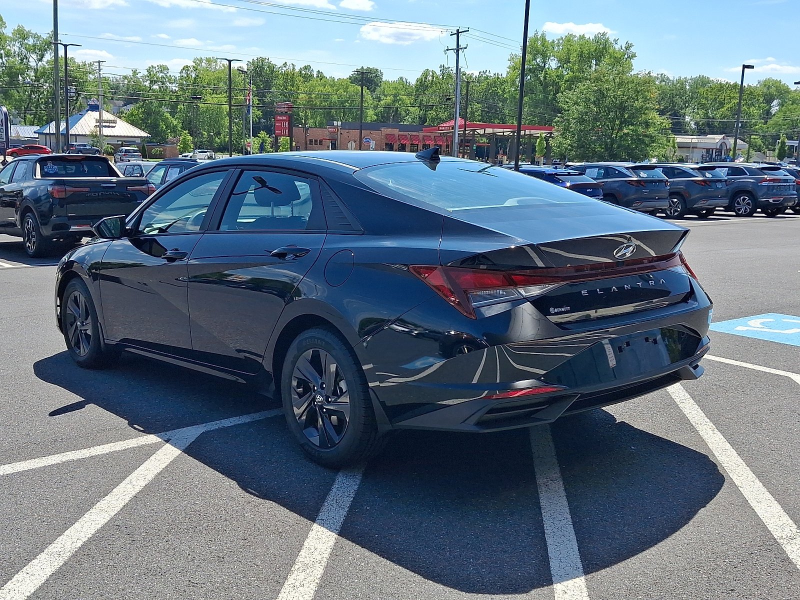 Certified Used 2023 Phantom Black Hyundai SEL image 4
