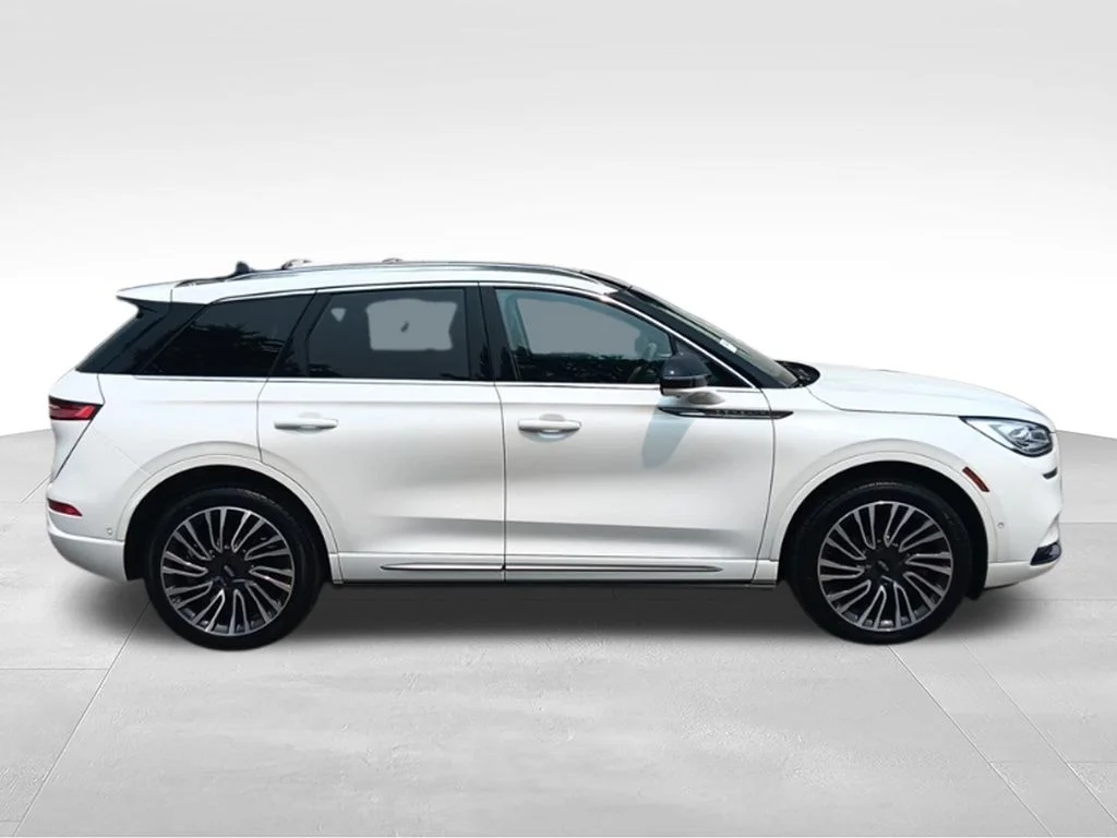 Used 2022 Pristine White Metallic Tri-Coat Lincoln Reserve image 8