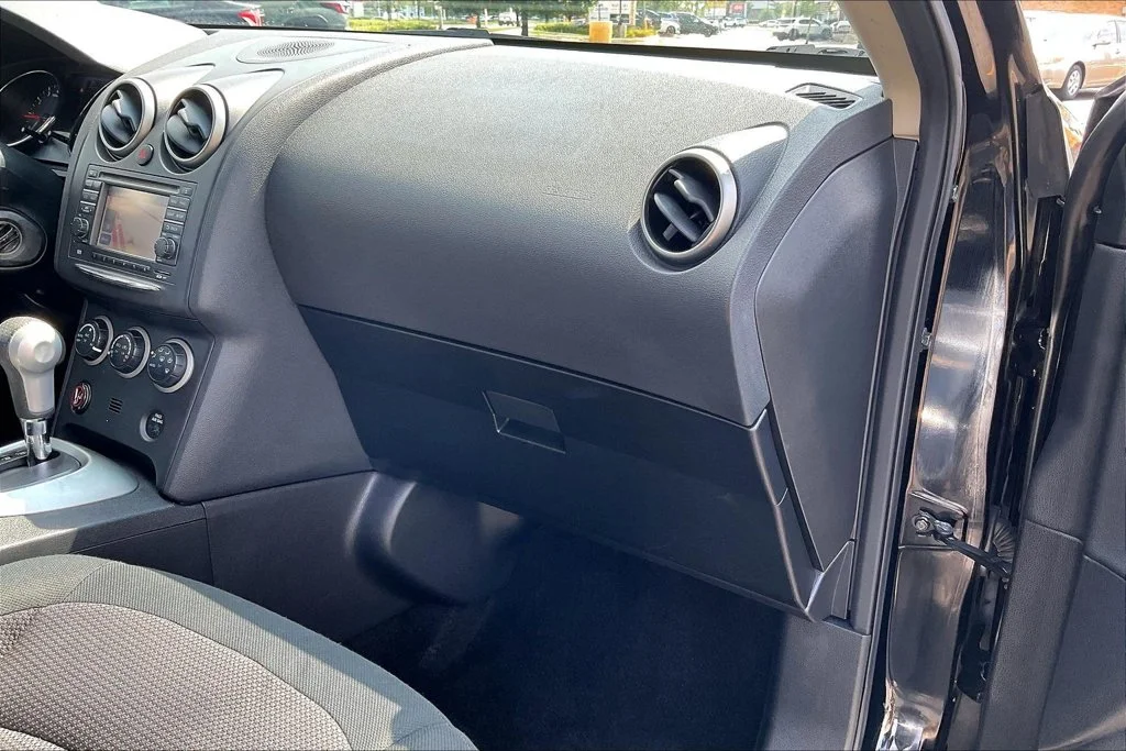 Used 2013 Black Nissan SV image 20