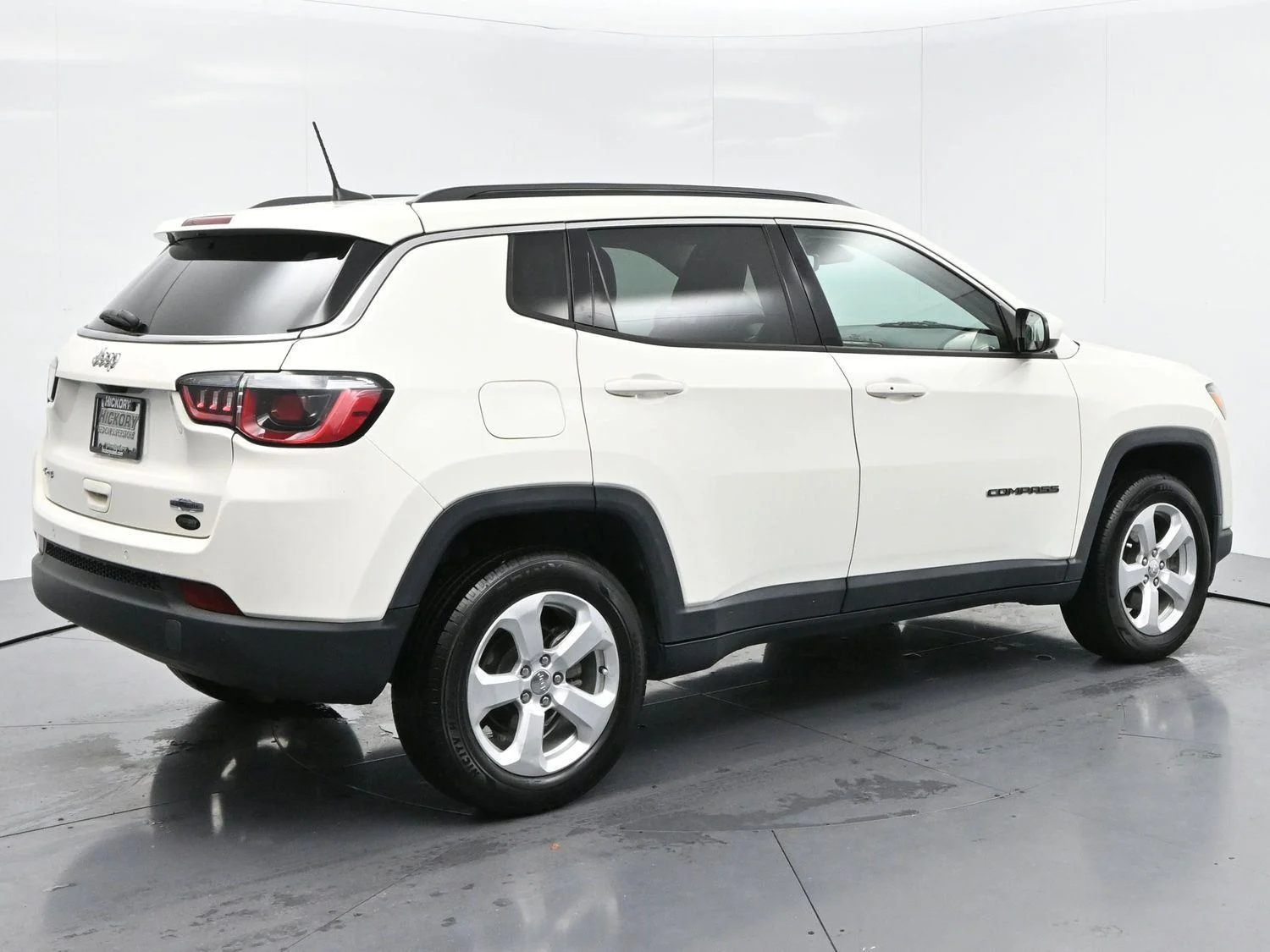 Used 2019 White Clearcoat Jeep Latitude image 7