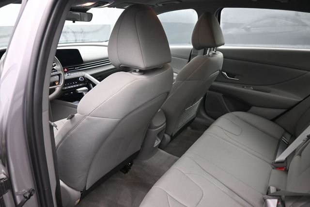 Used 2025 Silver Hyundai SEL Convenience image 2