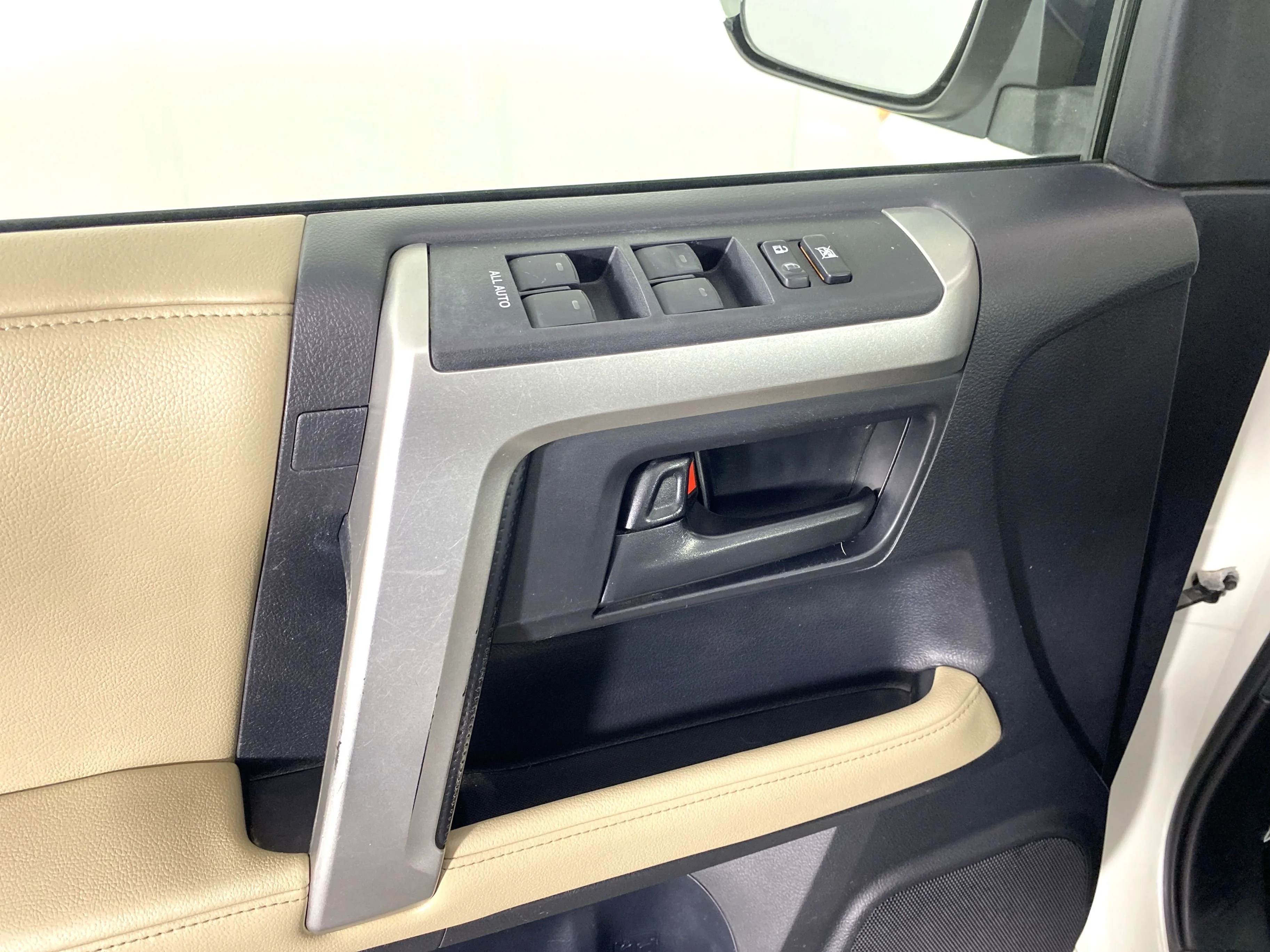 Used 2011 Blizzard Pearl Toyota Limited image 15