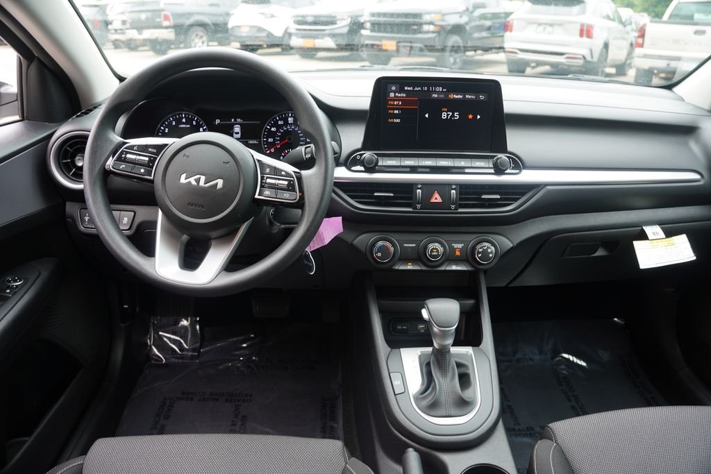 Used 2023 Snow White Pearl Kia LXS image 18
