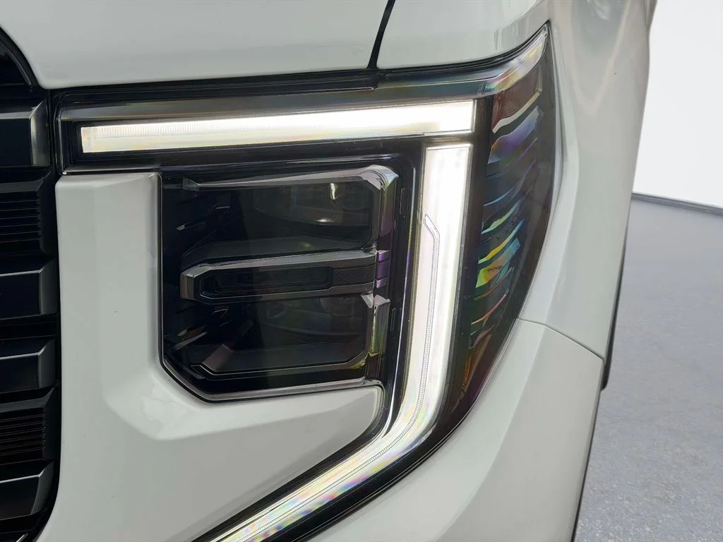 Used 2025 White GMC AT4 image 10
