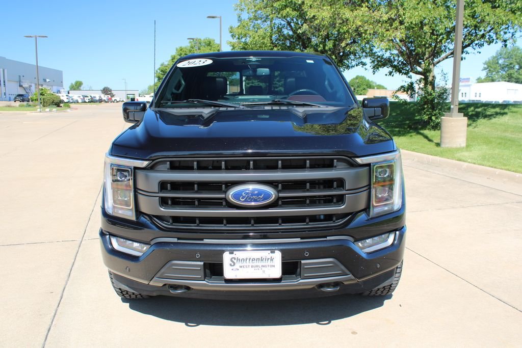 Used 2023  Ford Lariat image 2