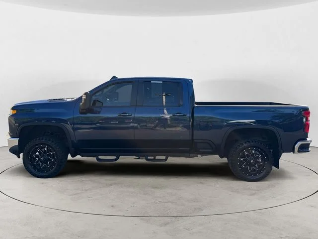 Used 2022 Blue Chevrolet LT image 2