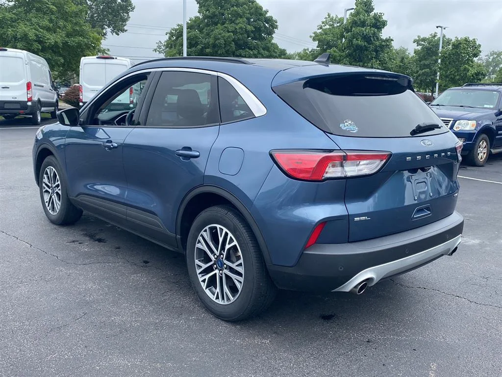 Used 2020 Blue Ford SEL image 9