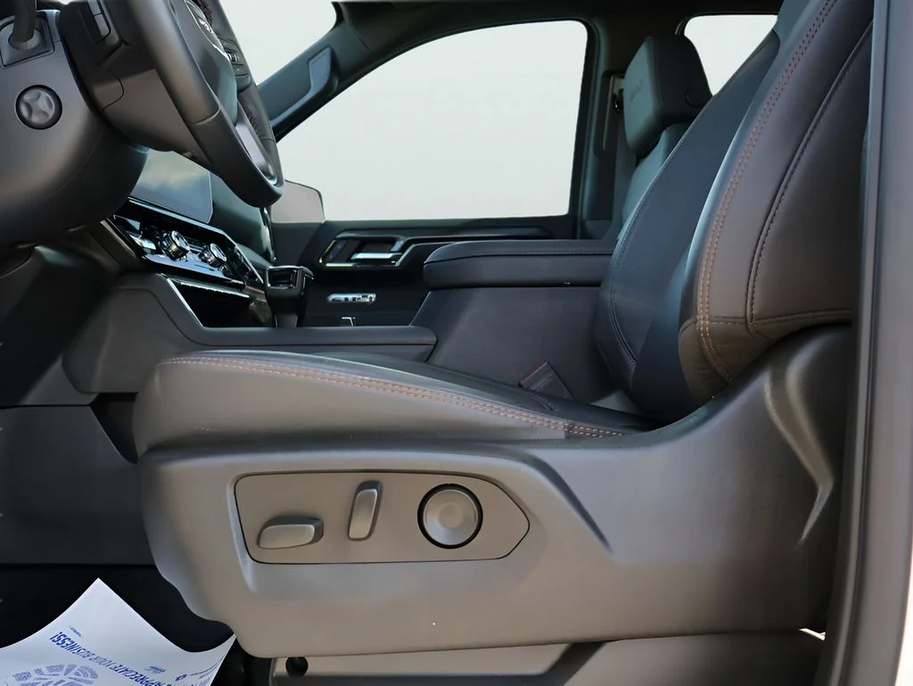 Used 2023 White GMC AT4 image 38