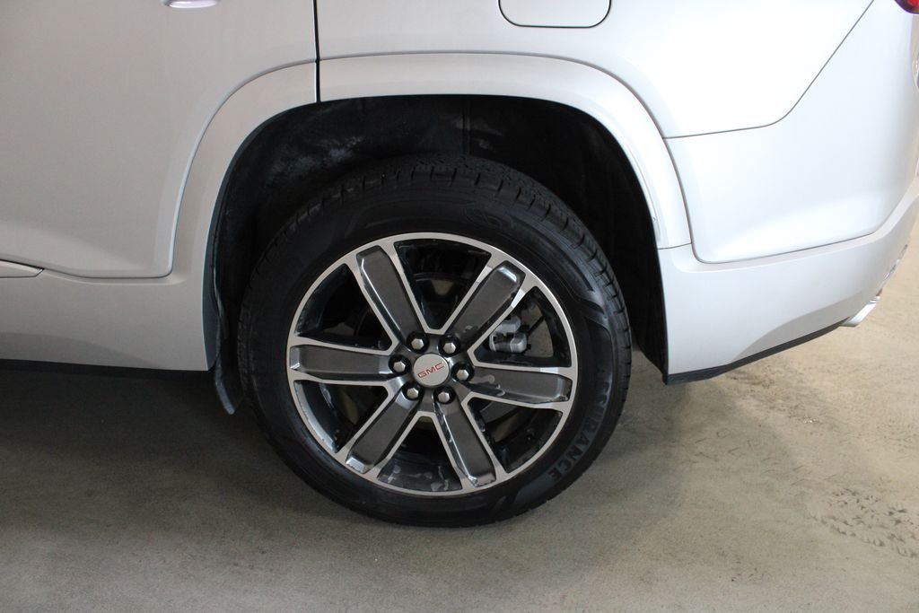 Used 2019 Silver GMC Denali image 32