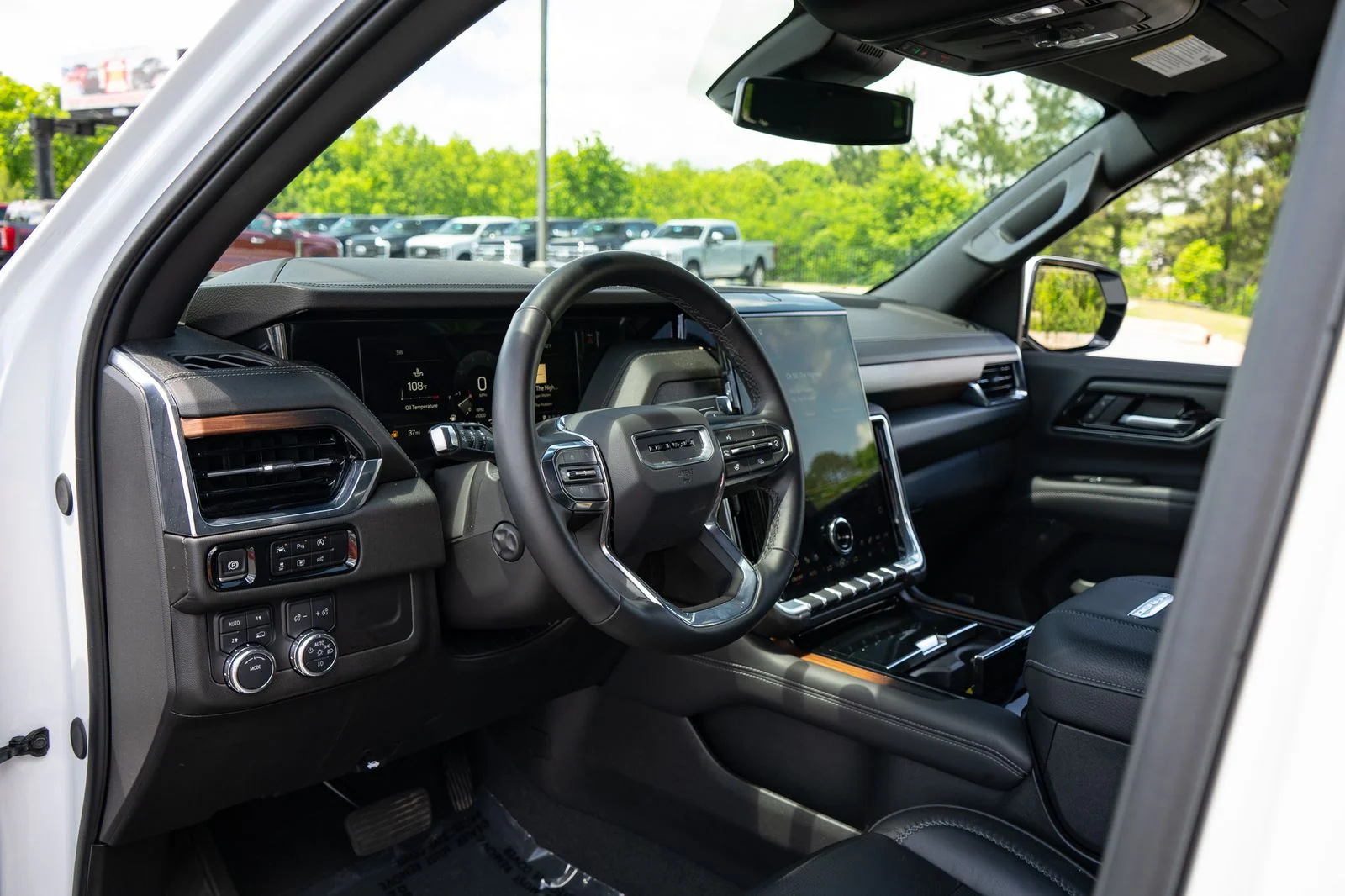 Used 2025 White GMC Denali image 13