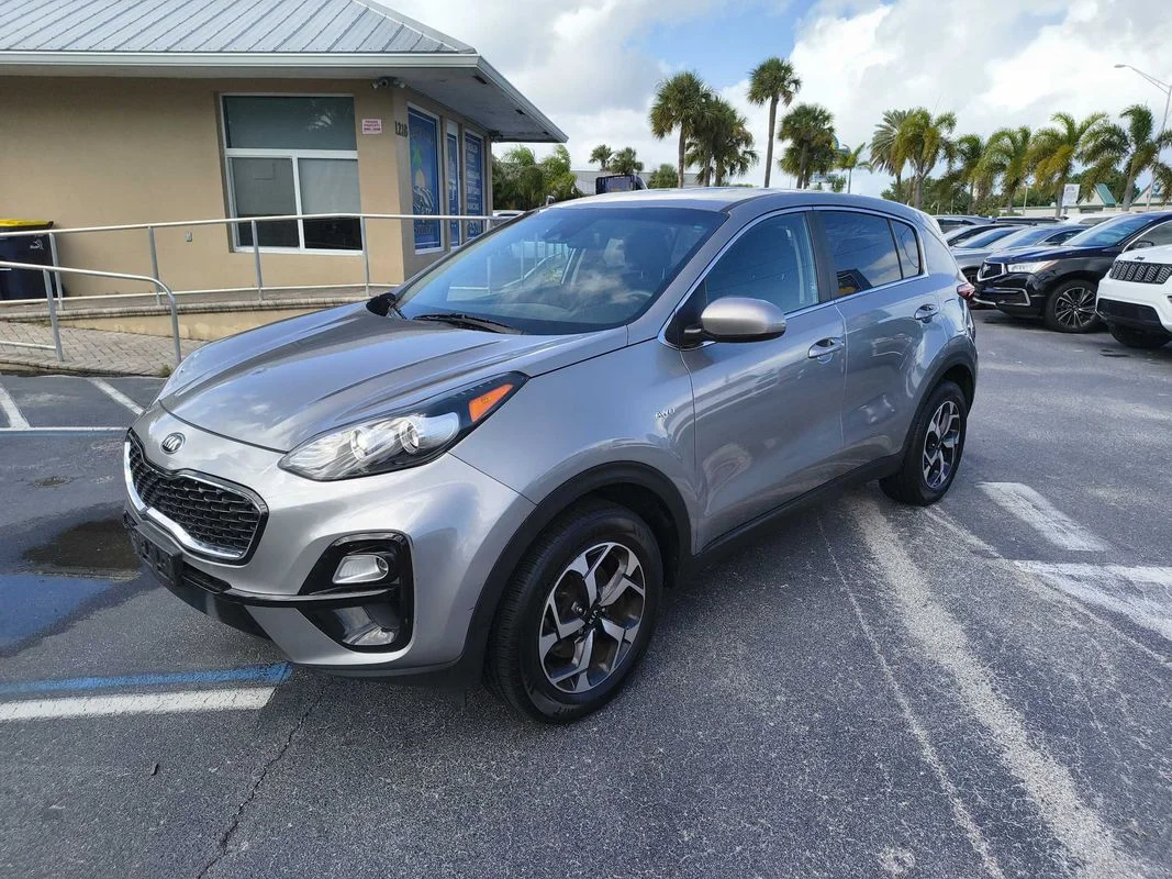 Used 2022  Kia LX image 1