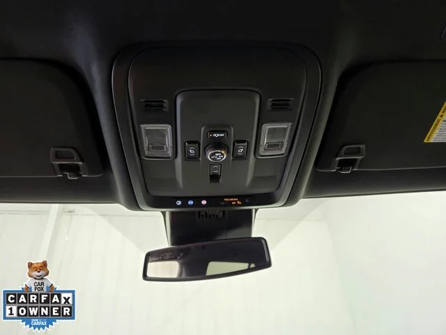 Used 2025 Silver GMC Denali image 31