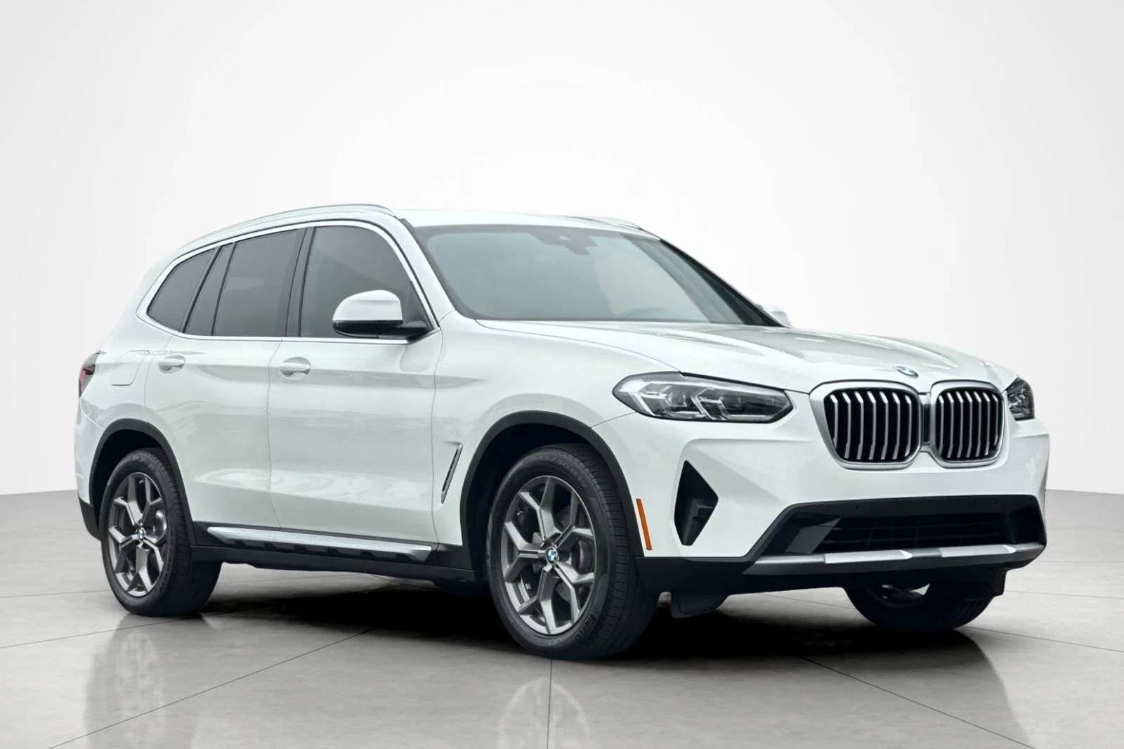 Used 2024 Alpine White BMW sDrive30i image 7