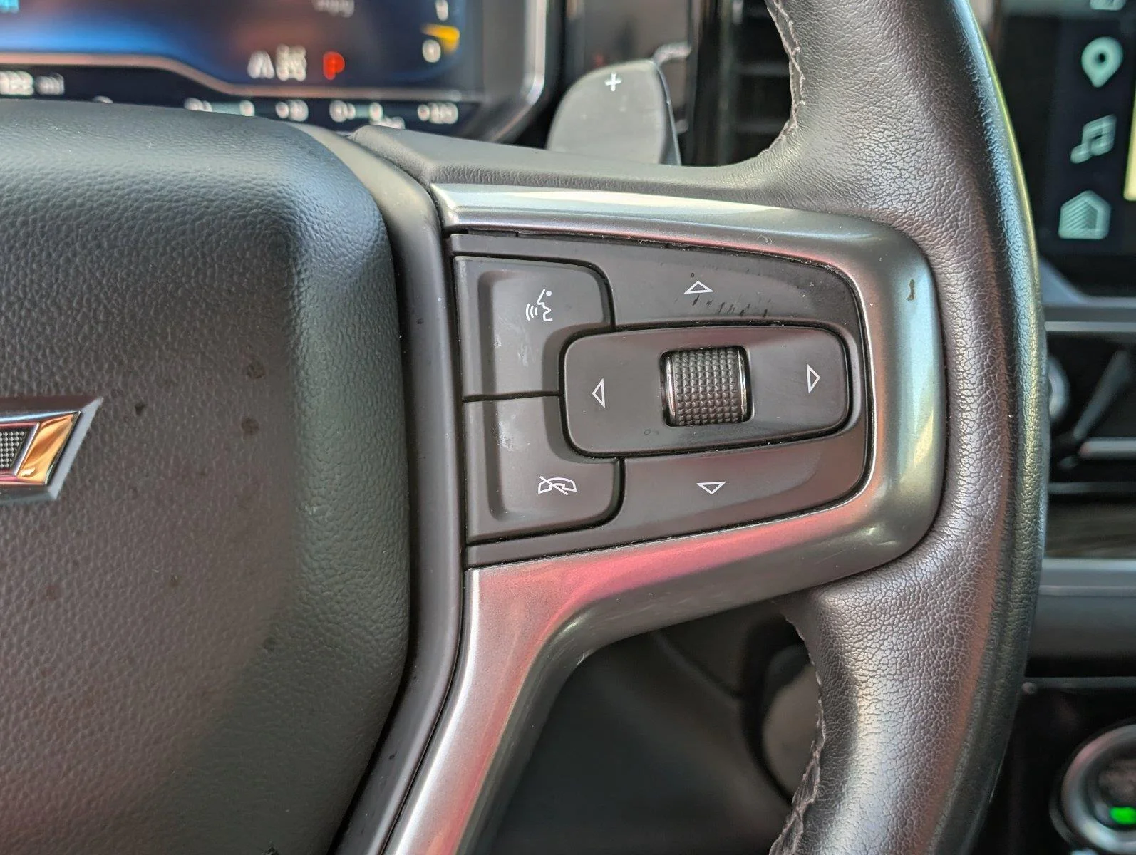 Used 2023 BLACK Chevrolet RST image 27