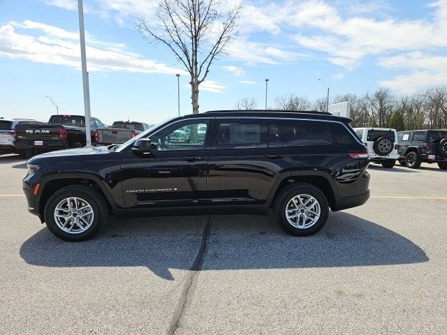 New 2026 Diamond Black Crystal Pearlcoat Jeep Laredo X image 2