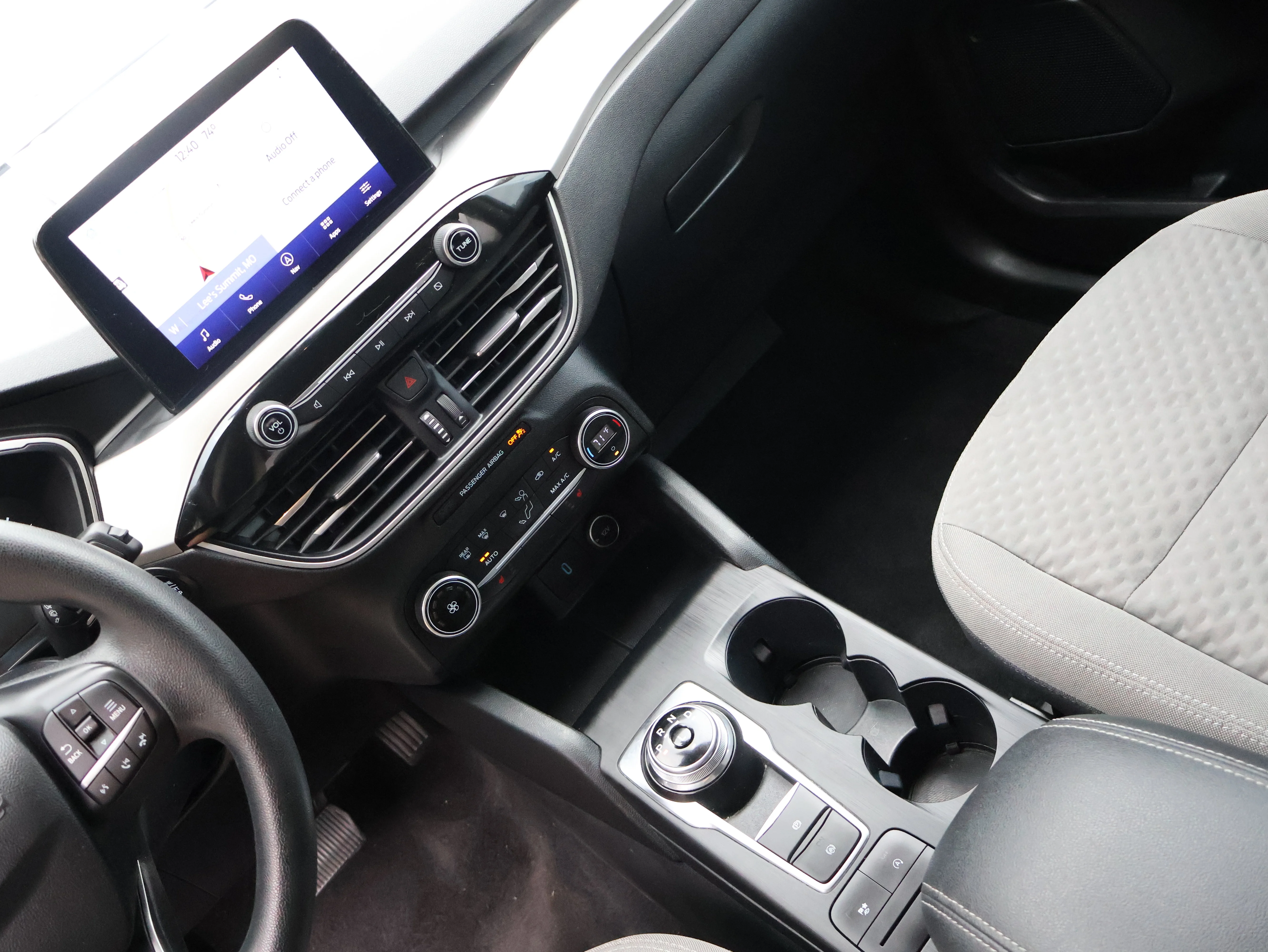 Used 2020 Ingot Silver Metallic Ford SE image 24