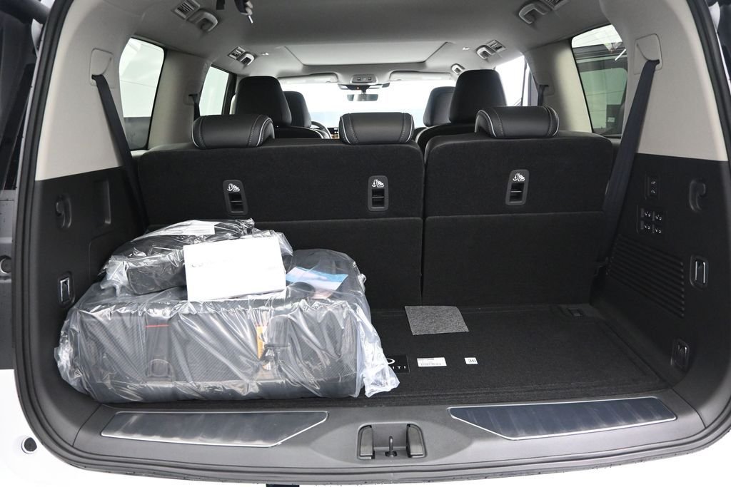 New 2027 RADIANT WHITE INFINITI Luxe 2WD image 19