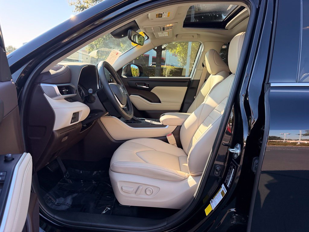 Used 2022 Black Toyota XLE image 24
