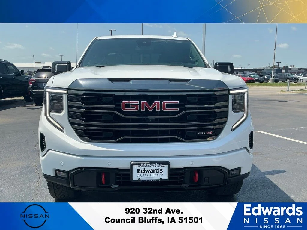 Used 2023 White GMC AT4 image 3