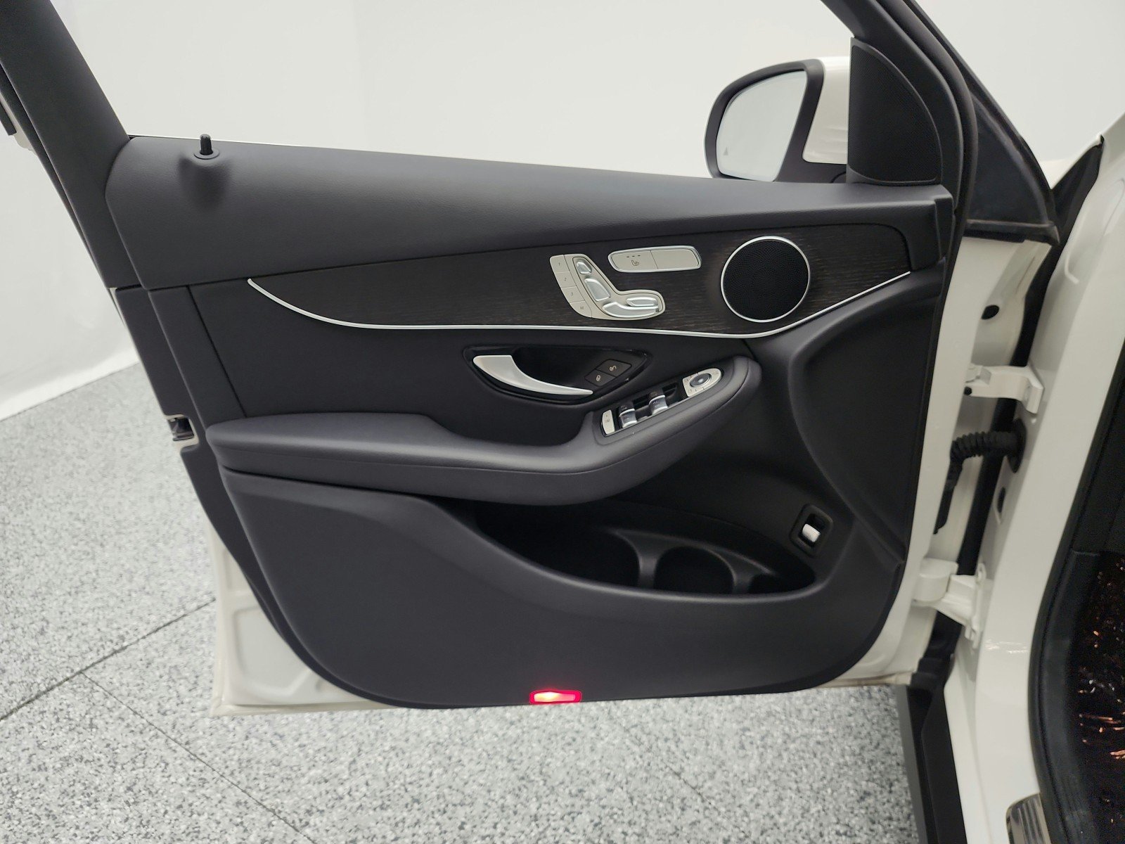 Used 2022 Polar White Mercedes-Benz GLC 300 SUV image 12