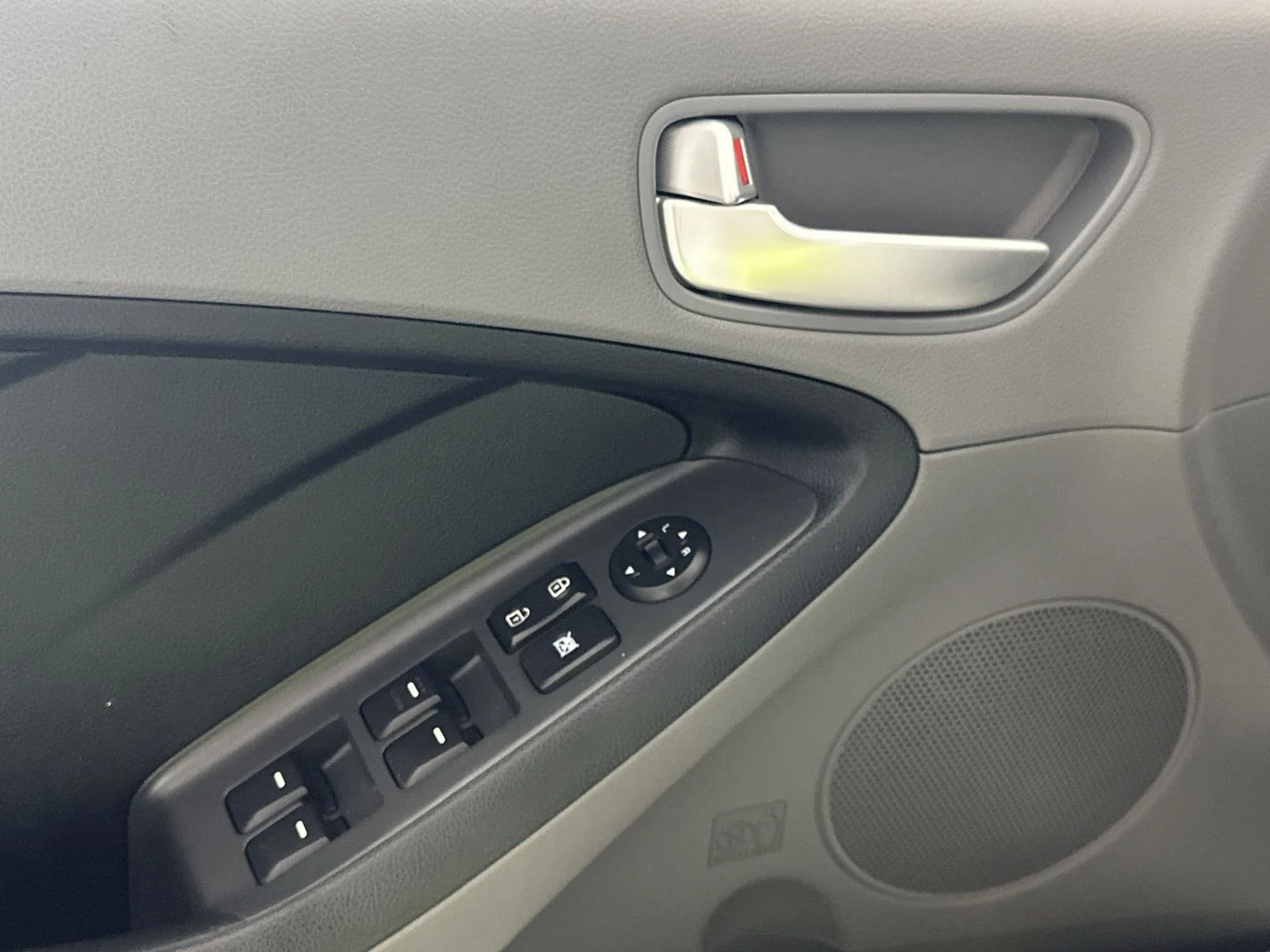 Used 2017 White Kia LX image 13