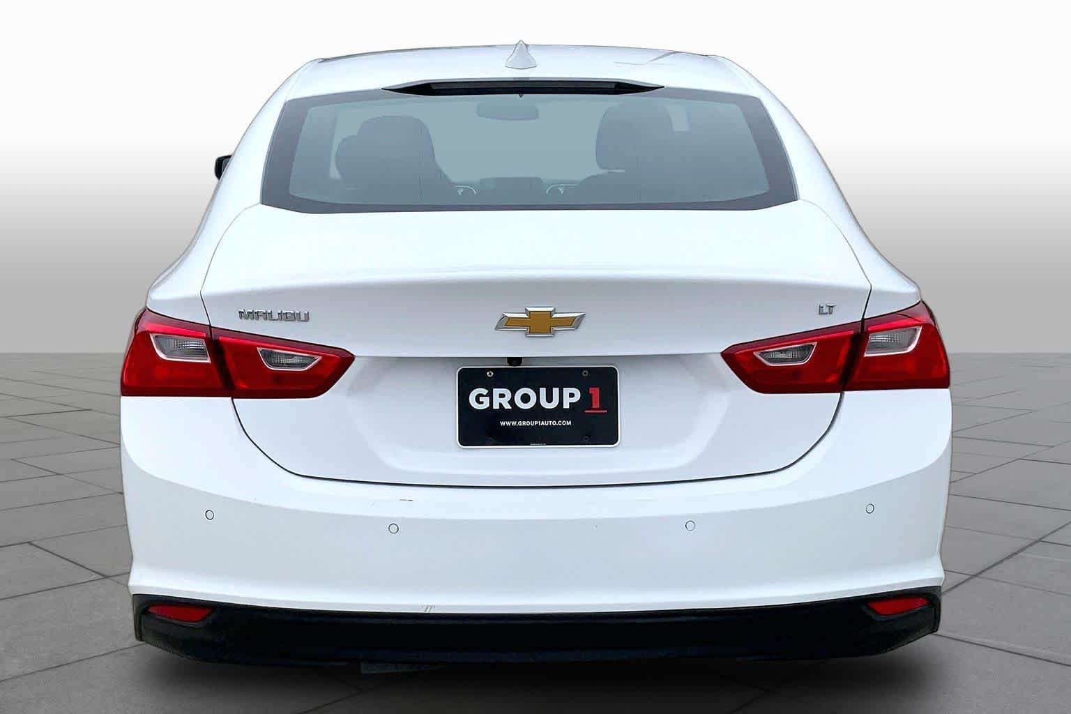 Used 2024 Summit White Chevrolet LT image 5