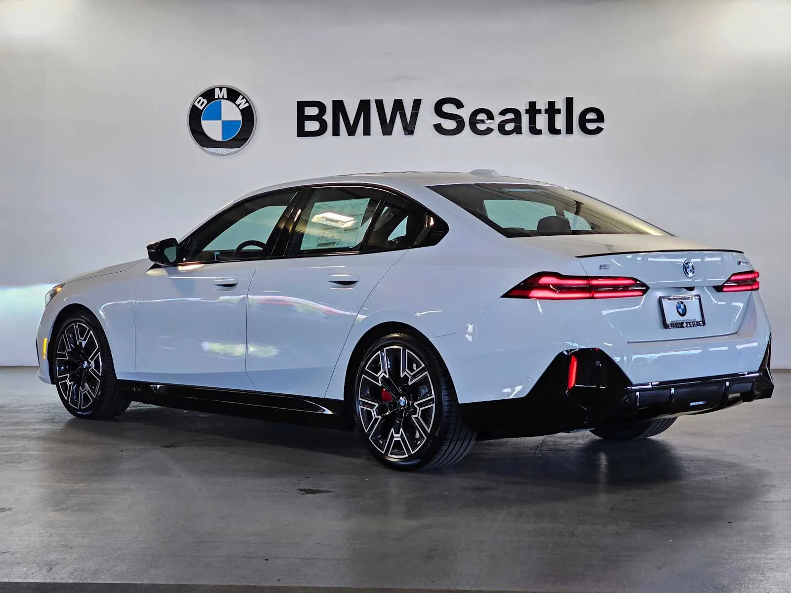 New 2026 Alpine White BMW M60 image 36