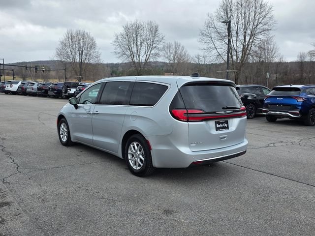 Used 2024 Silver Chrysler Touring L image 6