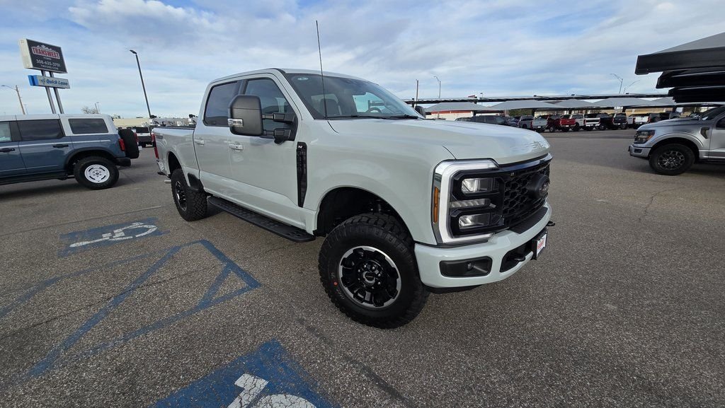 New 2026 Avalanche Ford F-350® XLT image 4