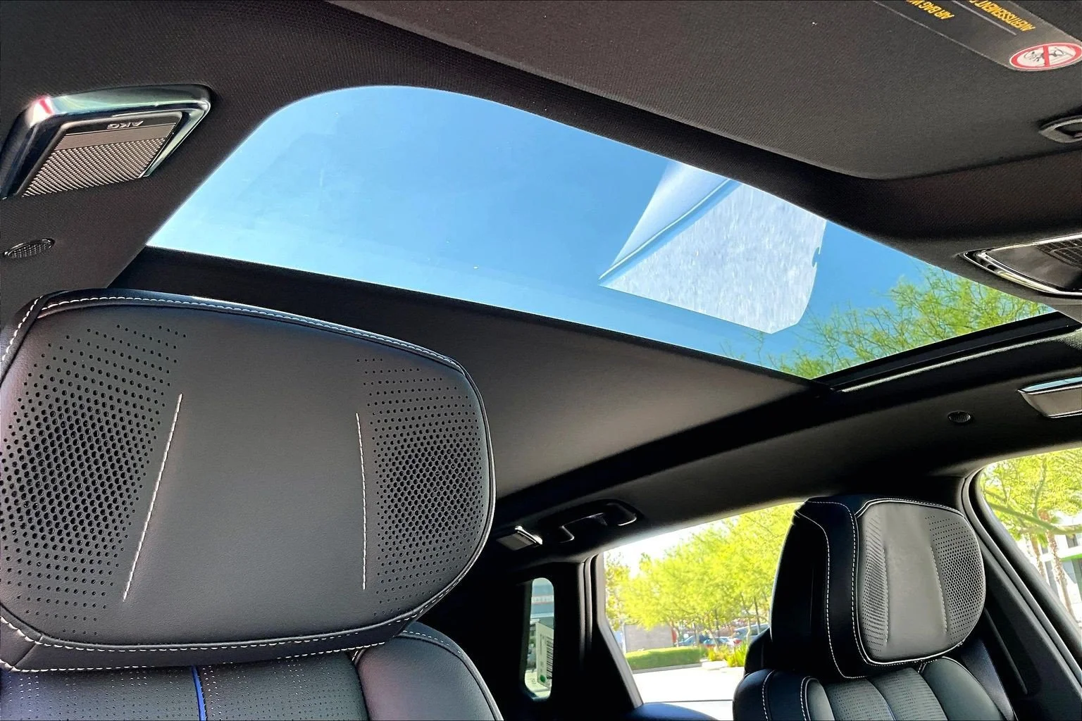 2027 Cadillac LYRIQ Premium Luxury - Photo 18
