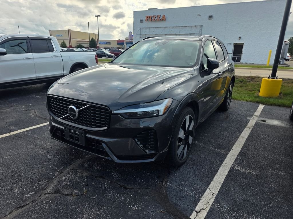 Used 2024 Platinum Gray Metallic Volvo T8 Plus Dark Theme image 2