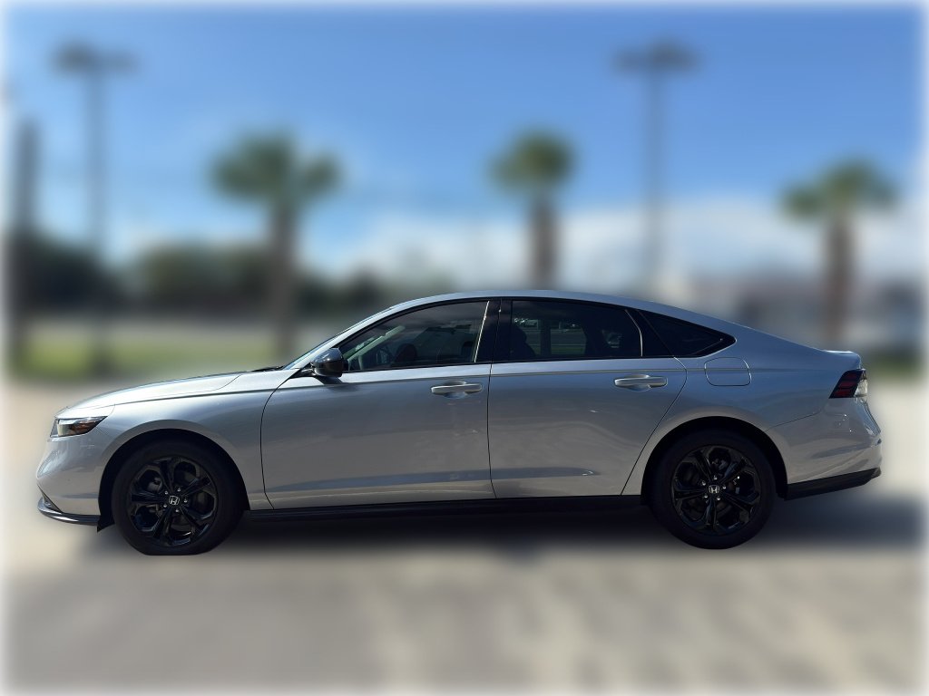 Used 2025 Solar Silver Metallic Honda SE image 5