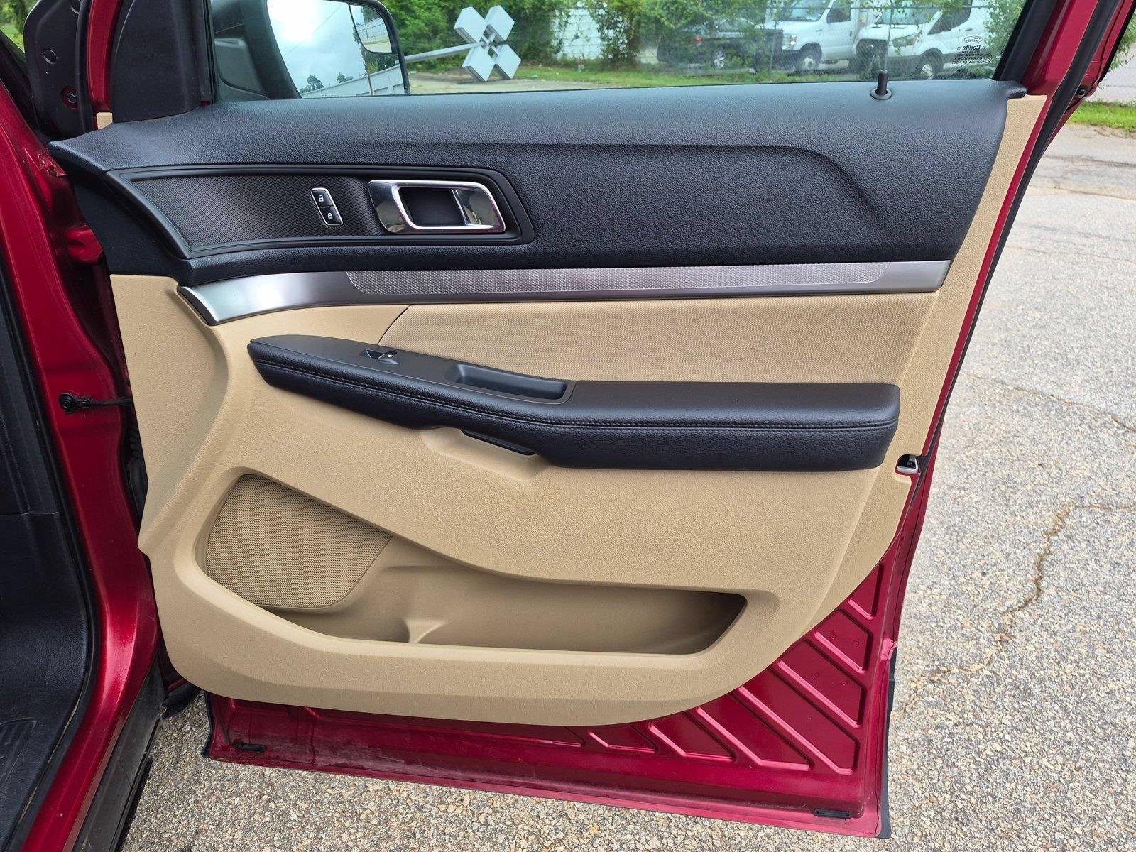 Used 2016 Ruby Red Metallic Tinted Clearcoat Ford Base image 30