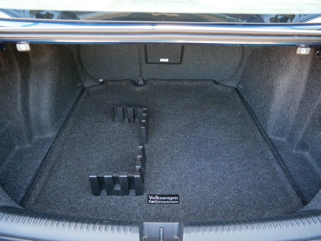 Used 2017 Blue Volkswagen 1.4T SE image 10