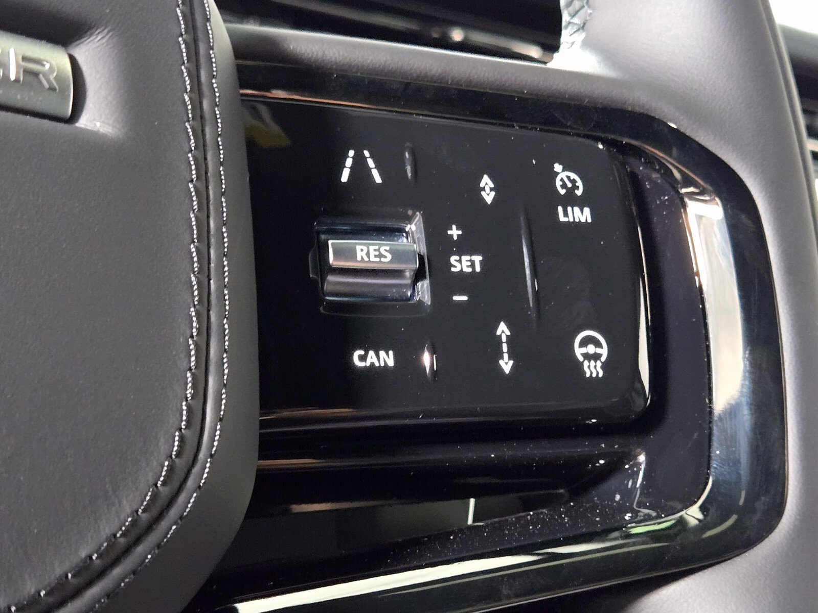 New 2027 Borasco Grey Land Rover Dynamic SE image 25