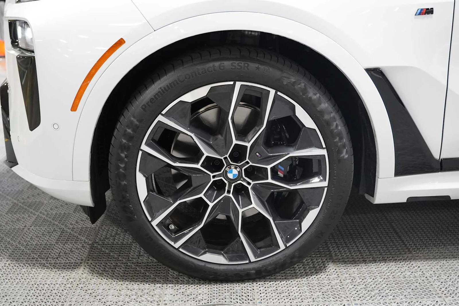 Used 2027 Mineral White Metallic BMW M60i image 8