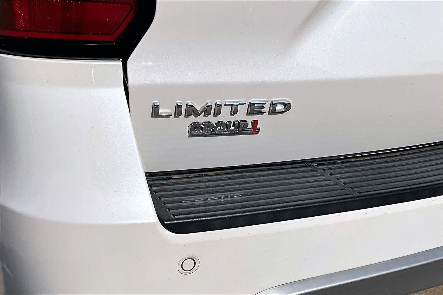 Used 2019 White Platinum Metallic Tri-Coat Ford Limited image 31
