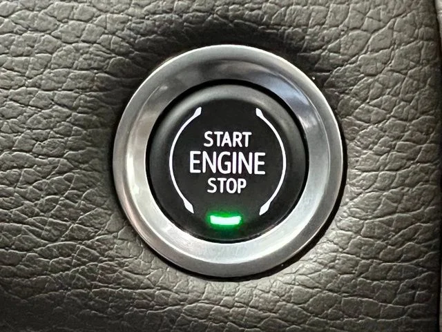 Used 2023 White GMC Denali image 29