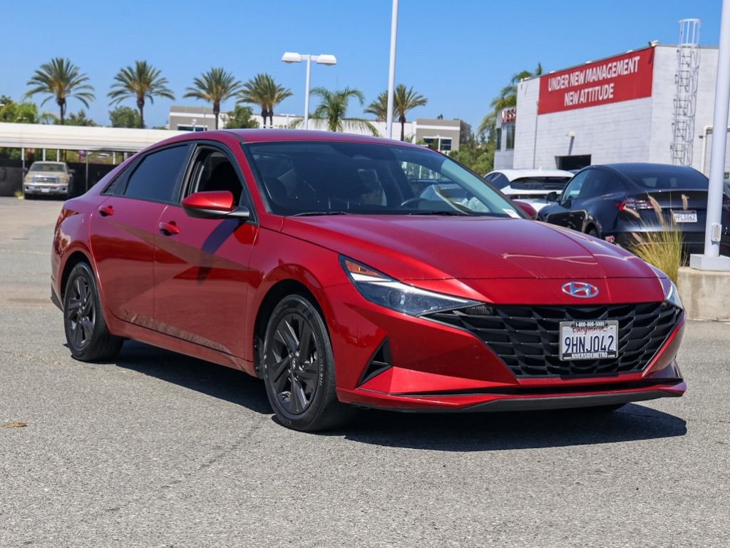 Used 2023 Red Hyundai SEL image 1