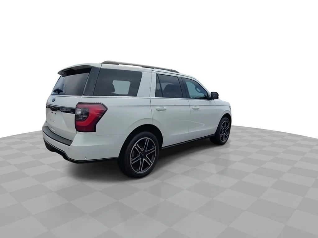Used 2021 White Ford Limited image 8