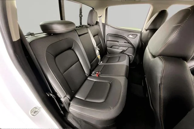 Used 2022 White GMC AT4 w/Leather image 25