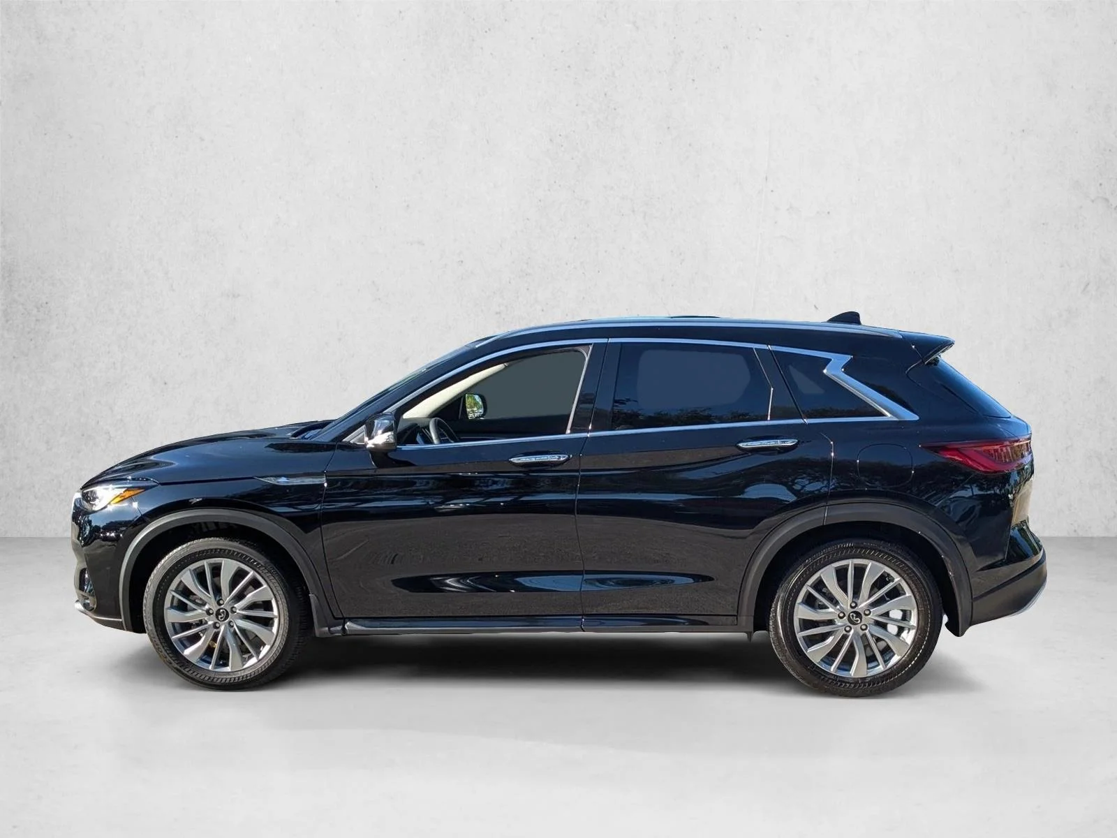 Used 2023 Black Obsidian INFINITI LUXE image 9