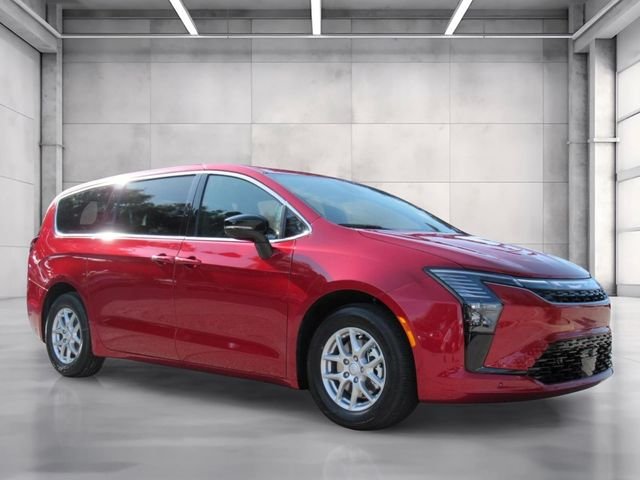 2027 Chrysler Pacifica Select's photo
