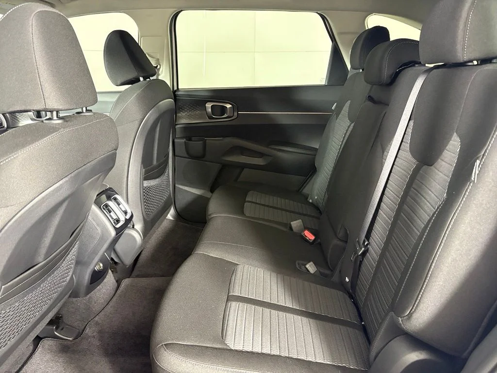 New 2026 Glacial White Pearl Kia LX image 37