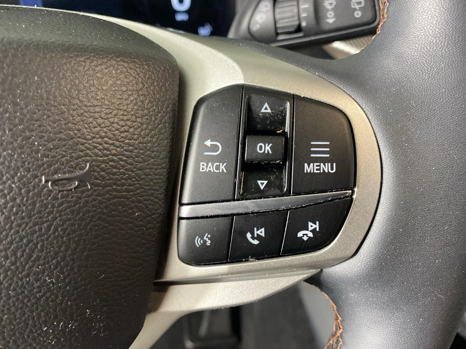 Used 2025 Vapor Blue Ford Active image 16