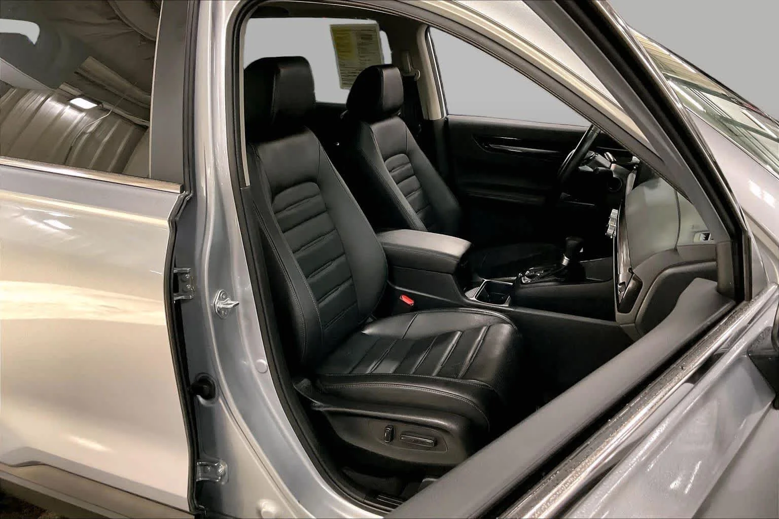 Used 2025 Solar Silver Metallic Honda EX-L image 9