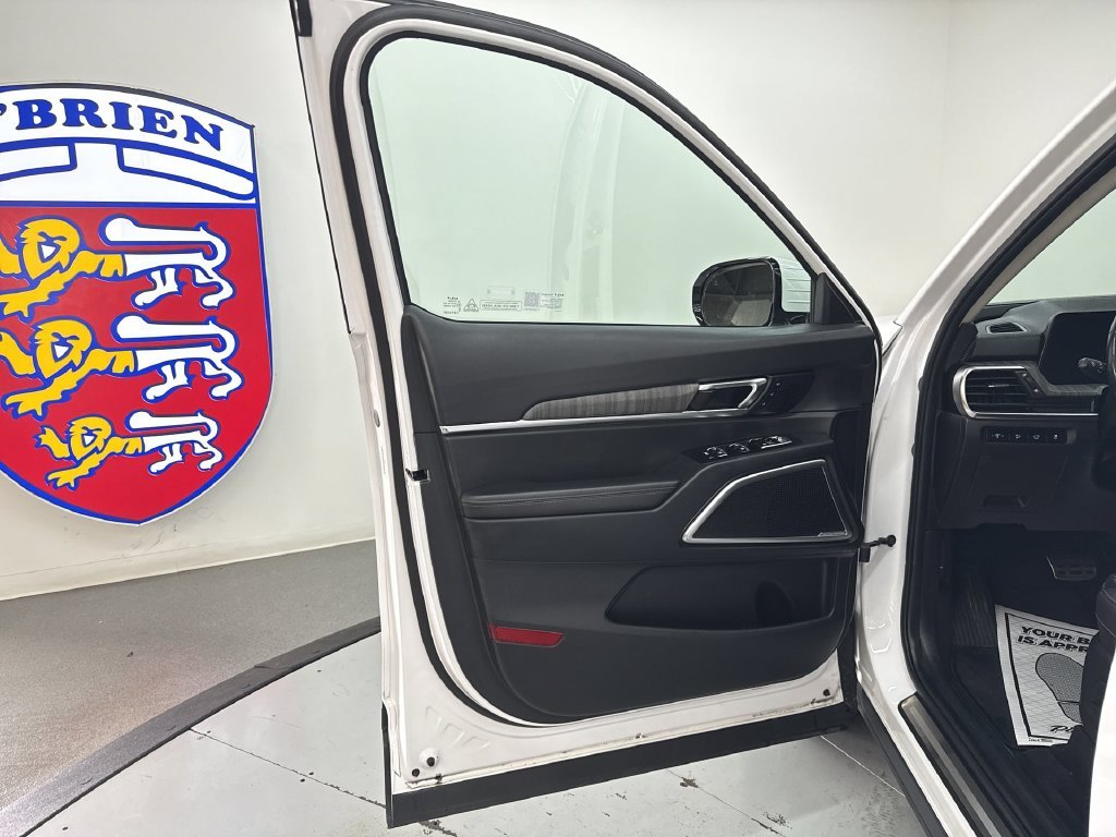 Used 2024 White Pearl Kia SX image 14