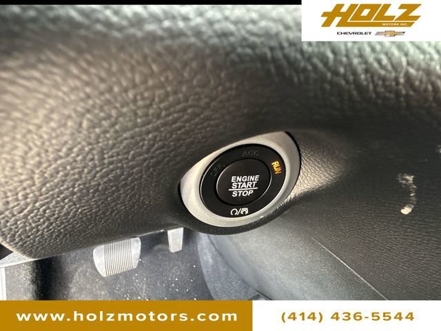 Used 2025 White Chrysler Select image 16