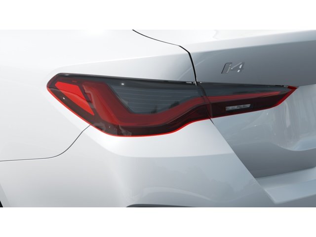 New 2026 Mineral White Metallic BMW xDrive40 image 8